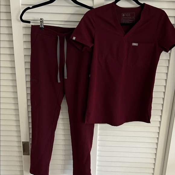 Figs Other - Figs Women's Scrub Set in Burgundy